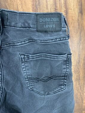 Denizen from Levi's Men's 216 Slim Skinny Jeans in Washed Gray Urban Wear SKU121